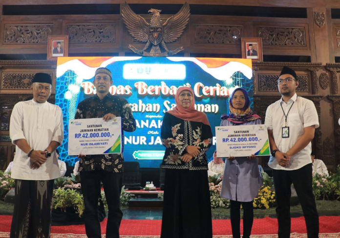 Gubernur Jatim, Kang Bupati Sugiri, dan Bunda Rita Menyalurkan Santunan 1.000 Anak Yatim di Ponorogo