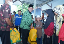 Bupati Bangkalan Berikan Bantuan Korban Puting Beliung di Kecamatan Galis
