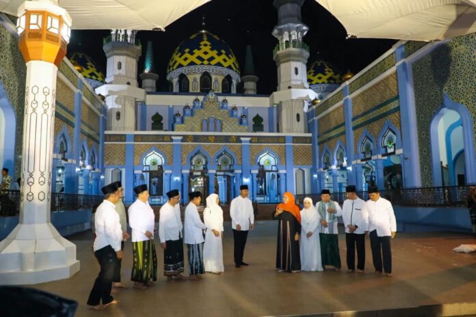 Gubernur Jawa Timur, Khofifah Indar Parawansa, Melakukan Safari Ramadlan di Masjid Agung Tuban