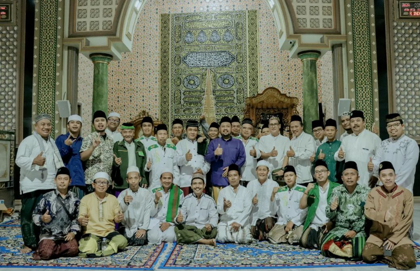 Gus Yani Tarawih Keliling di Gresik, Ajak Tingkatkan Kualitas Iman di Bulan Suci Ramadhan