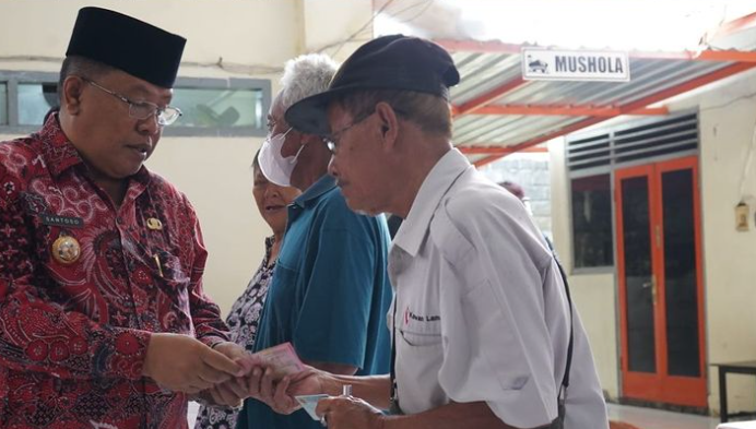 Ratusan KPM Kota Blitar Terima Bantuan Pangan Non Tunai dari Kementerian Sosial