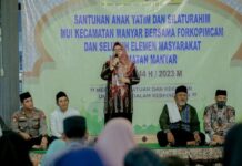 Perkuat Tali Silaturahim, Wakil Bupati Gresik, Forkopimcam dan MUI Manyar Santuni 230 Anak Yatim