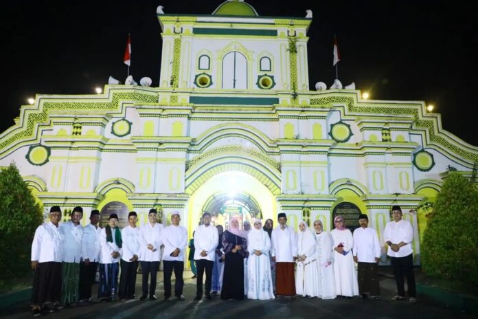 Masjid Jami' Sumenep merupakan salah satu masjid tertua dan bersejarah di Indonesia.
