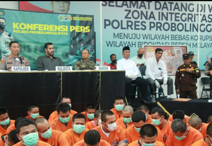 Plh Bupati Probolinggo, Ugas Irwanto, hadir dalam acara Release Hasil Operasi Pekat Semeru 2023 Polres Probolinggo Kota