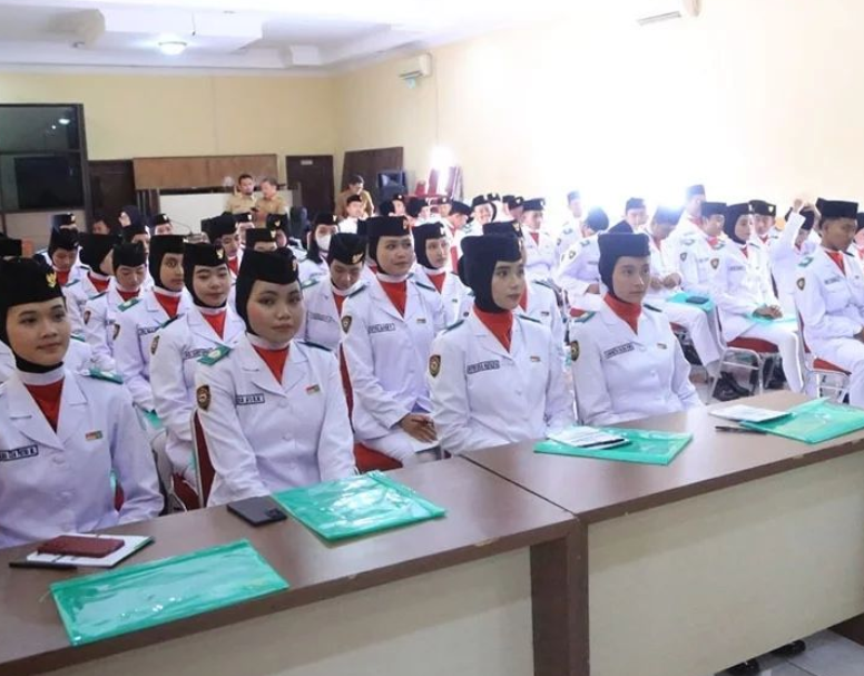 Probolinggo - Badan Kesatuan Bangsa dan Politik (Bakesbangpol) Kota Probolinggo mengadakan Sosialisasi Pendidikan Politik untuk Purna Paskibraka Indonesia (PPI)