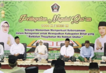 Bupati Blitar Hj. Rini Syarifah menghadiri acara peringatan Nuzulul Qur'an 1444 Hijriyah / 2023 Masehi di pendopo Ronggo Hadinegoro,