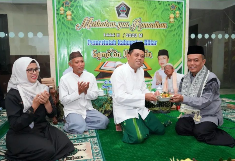 Bupati Blitar Tutup Tadarus Al-Quran, Ajak Warga Makmurkan Mushola dan Dorong Pembentukan Mental Anak-Anak yang Kuat