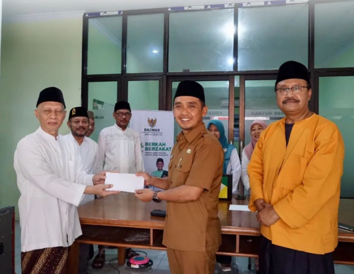 Pasuruan Kota Madinah - Peringati Hari Zakat Nasional, Wali Kota Pasuruan Serahkan Zakat Mal Pribadi