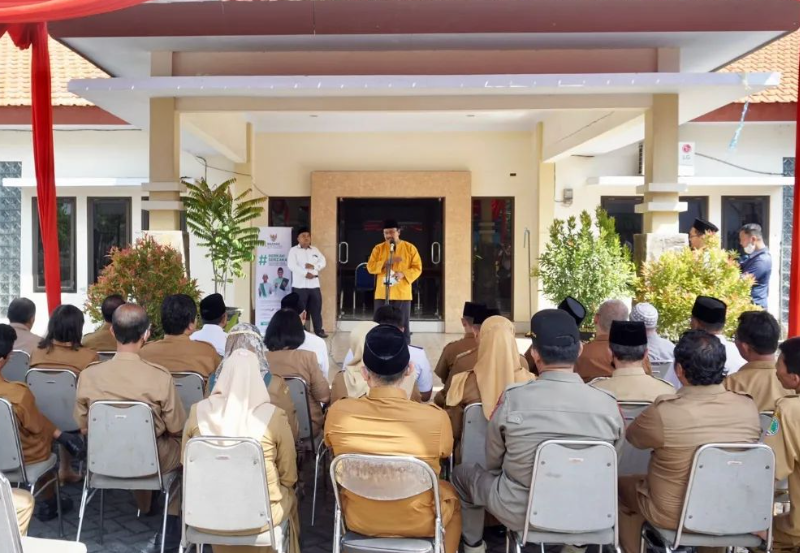 Pasuruan Kota Madinah - Peringati Hari Zakat Nasional, Wali Kota Pasuruan Serahkan Zakat Mal Pribadi