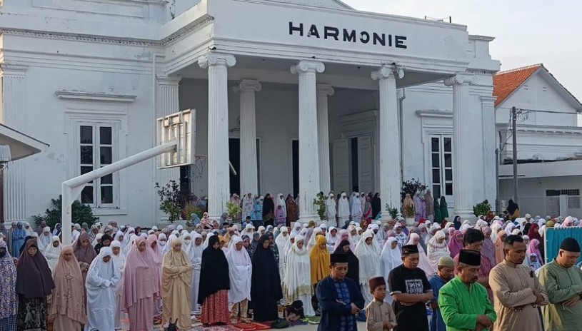 “Idul Fitri 1444H di Pasuruan: Walikota Ajak Warga Jaga Kebersihan dan Berbagi Kebaikan”