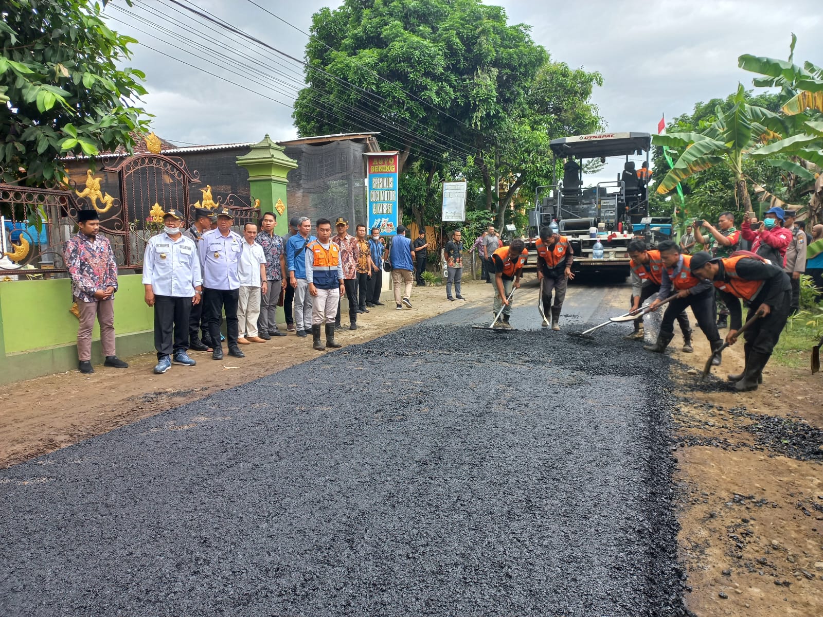 Kunjungan bpak bupati ke ruas jalan pinggirsari ngantru