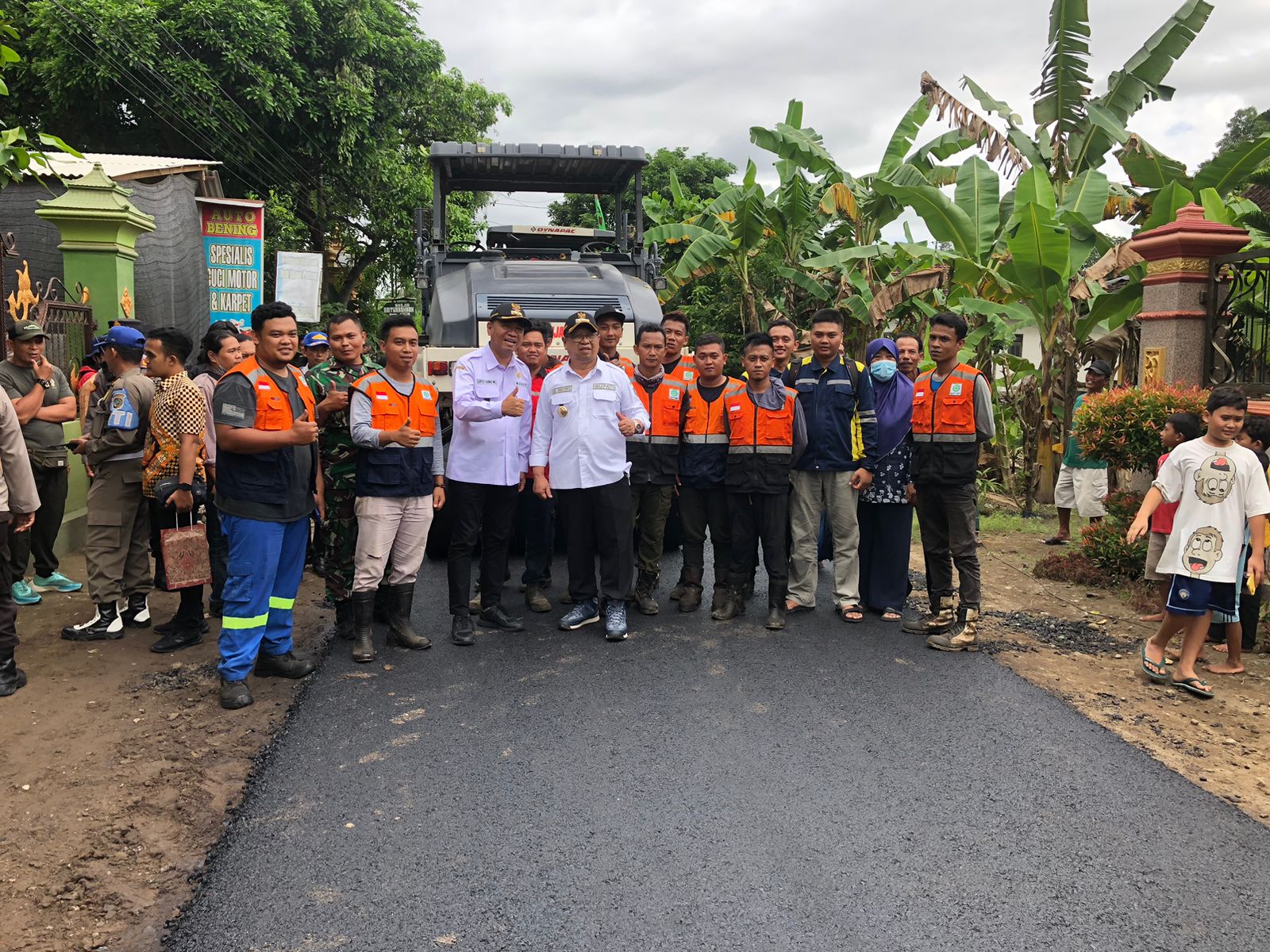 Mendekati Hari Raya Idul Fitri, Kabupaten Tulungagung gencar melakukan perbaikan jalur alternatif yang menghubungkan kabupaten dengan wilayah sekitarnya. Jalur ini kerap digunakan oleh pemudik yang ingin menghindari kemacetan di jalur utama. Dalam beberapa hari kedepan, perbaikan jalur ini diharapkan selesai dan siap digunakan.