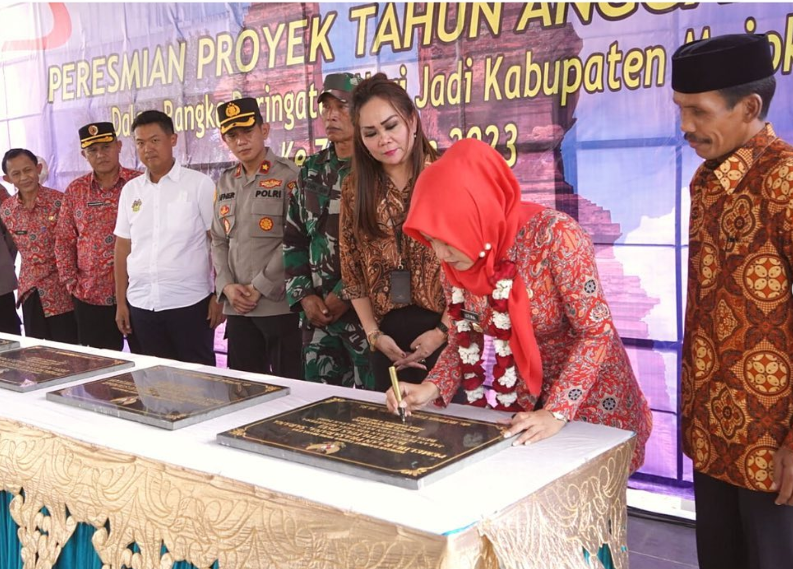 Bupati Mojokerto Ikfina Fahmawati Resmikan Proyek Infrastruktur dalam Peringatan Hari Jadi ke-730 Kabupaten Mojokerto