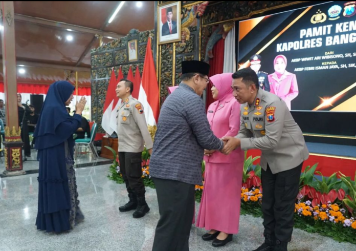 Pelantikan Kapolres Bangkalan Baru, Plt. Bupati Optimis Kerja Sama dengan Forkopimda Akan Semakin Erat