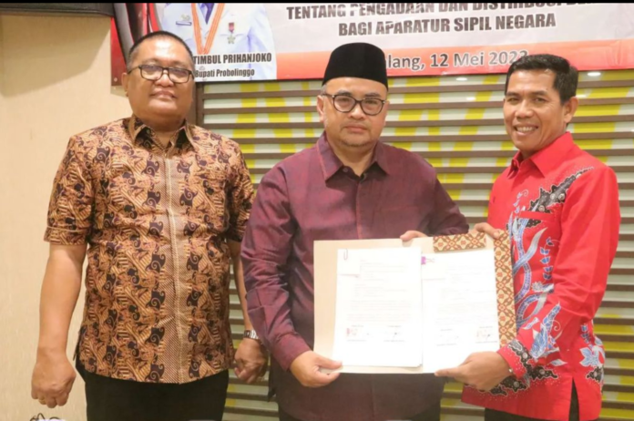 "Plt. Bupati Probolinggo dan KPRI Prastiwi Teken Kerjasama Pengadaan Beras ASN, Dorong Perekonomian Daerah"