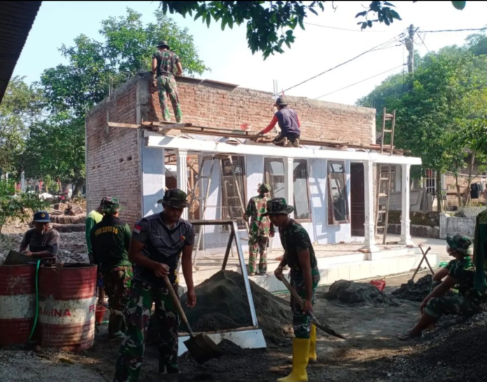 "Satgas TMMD Kodim 0815/Mojokerto Giat Renovasi Mushola Nurul Hidyatulloh untuk Meningkatkan Kualitas Kehidupan Spiritual Warga"