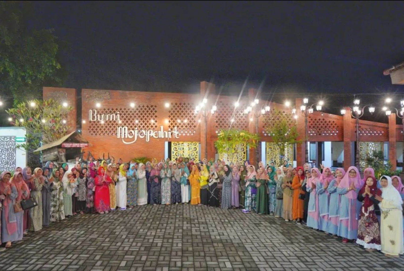 Muslimat NU PAC Kranggan melakukan kunjungan silaturahmi ke Pendopo Sabha Kridhatama, Rumah Rakyat Kota Mojokerto.