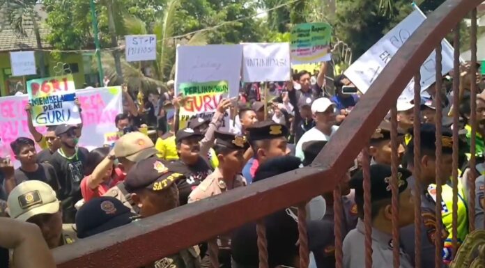 kediri demo lsm