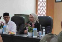 Mbak Wali Vinanda Sholat Ied di Masjid Agung dan Tegaskan Mobil Dinas Dilarang Untuk Mudik Lebaran