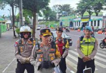 Polisi Atur Lalu Lintas di Titik Rawan, Pastikan di Wilayah Hukum Polres Kediri Kota Lancar Tanpa Kemacetan