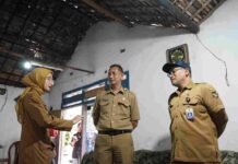 Tinjau Rumah Penerima Bansos Rehabilitasi RTLH, Mbak Wali Harapkan Kualitas Hidup Masyarakat Meningkat