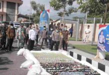 Rilis Akhir Tahun 2025, Polres Blitar Musnahkan 3.141 Botol Miras dan 52 Knalpot Brong