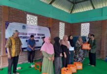 Eksis sejak 2009, LKM Karya Mandiri Kelurahan Pojok Berikan Bantuan Sosial Ke Warga