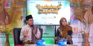 Ramadhan Paradise: Membedah Hakikat Kepedulian Sebagai Cermin Kebeningan Hati dan Ma’rifatullah Suasana penuh kekhusyukan menyelimuti Aula Pondok dalam kegiatan RAMADHAN PARADISE yang digelar di Pondok Pesantren Madu KH. Ahmad Badjuri Campurdarat. Kajian bertema Puasa dan Kepedulian Sosial ini menghadirkan narasumber utama, Prof. Dr. H. M. Muntahibun Nafis, yang membedah makna puasa dari perspektif tasawuf dan nilai-nilai dalam Kitab Al-Hikam.