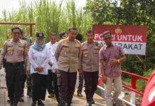 Sebagai Simbul Gotong Royong, Jembatan Merah Putih Presisi diresmikan Kapolres Kediri AKBP.Bramastyo Priaji