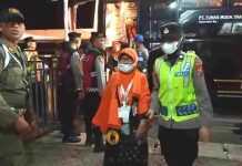 Jamaah Haji Kota Madiun Tiba di Asrama Haji, Disambut Haru Keluarga