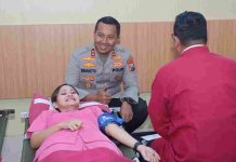 Bakti Kesehatan Hari Bhayangkara, Ratusan Peserta Ikuti Donor Darah di Polres Kediri Terlihat Kapolres Kediri AKBP. Bramastyo Beserta Istri