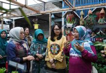 Curi Perhatian Pusat, Mbak Cicha Dampingi Menteri PPPA Kunjungi P2L Desa Tertek