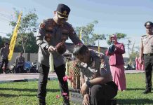Personel Polres Blitar Terima Kenaikan Pangkat Dalam Upacara Korps Raport