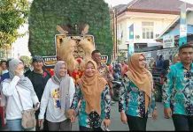 Kelurahan Kejuron Lestarikan Tradisi Bersih Desa Lewat Pentas Reog, Pererat Kebersamaan warga