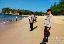 Patroli Wisata Pantai Tambak, Polsek Wonotirto Berikan Rasa Aman Bagi Wisatawan