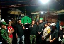 Tokoh Bonek Andie Peci Berpulang, Ribuan Suporter Antar ke Peristirahatan Terakhir