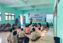 Police Goes To School, Polsek Talun Berikan Edukasi Saat MPLS di SMA Darul Falah Jeblog