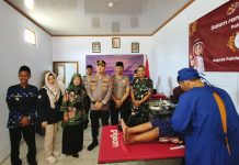 Dalam Rangka Peringatan HUT Bhayangkara ke-80, Polsek Kanigoro Gelar Khitanan Massal