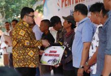 Dukung Peningkatan Produksi, Mas Dhito Kembali Salurkan 216 Bantuan Pertanian Bagi Petani