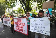 Demo Kota Kediri Tuntut 3 Hal: Hapus Retribusi Masuk, Kembalikan Hak Guna Bangunan Bukan Sewa, hingga Copot Dirut Perumda